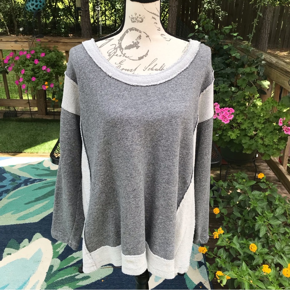 Soft Surroundings Gray Long Sleeved Scoop Neck Sweatshirt Tunic Lace Detail M